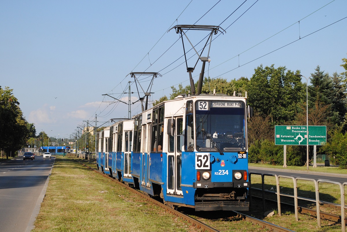 Tw.234 + 233 + 206 als Linie 52 nach Czerwone Maki P+R in der ul. Bienczycka. (18.08.2021)