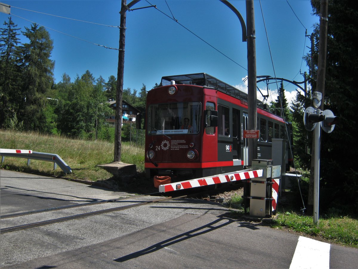 TW24 am Bahnübergang in Linzbach am 07.08.12.