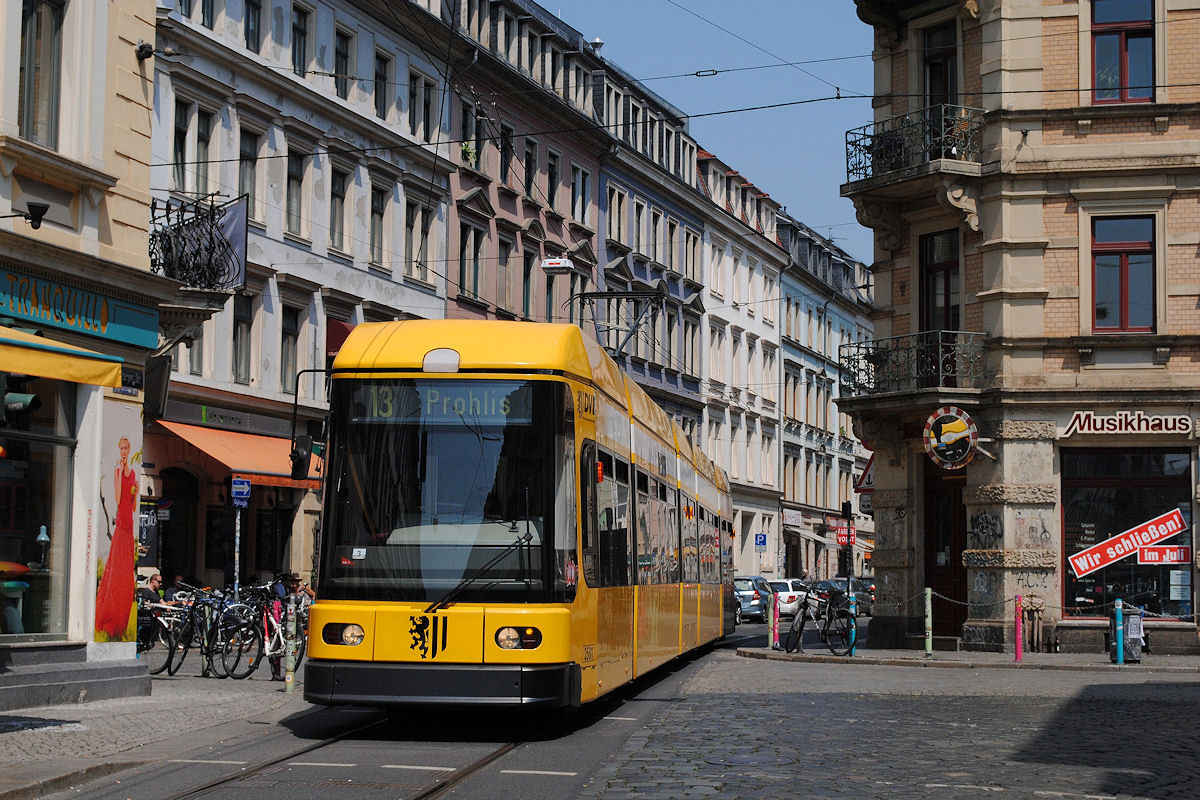 Tw.2501 im eingleisigen Abschnitt in der Rothenburgerstraße im Bereich der Kreuzung Louisenstraße. (12.06.2015 )