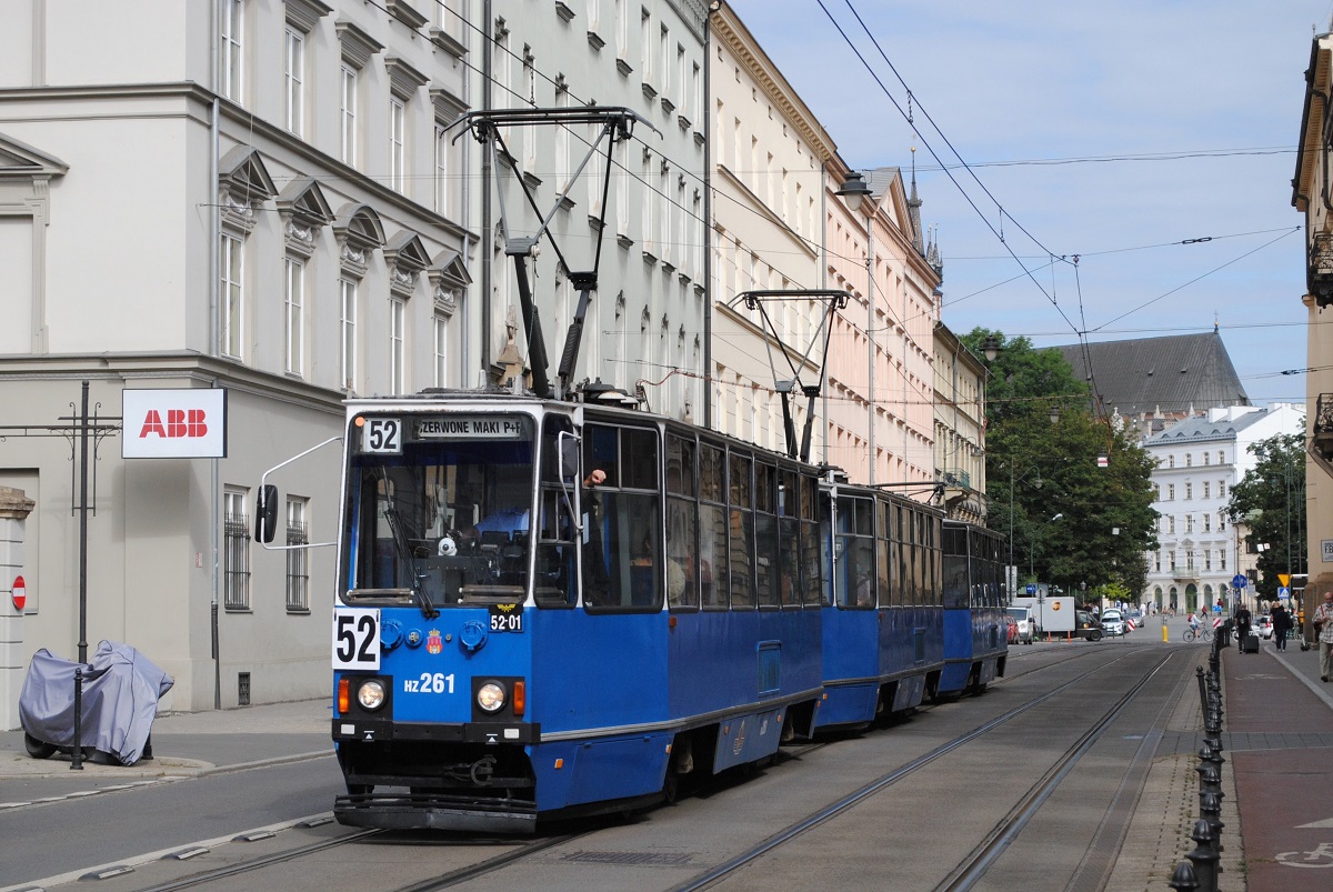 Tw.261 + 262 + 263 im Zentrum Krakaus in der ul. Starowislna auf der Fahrt nach Czerwone Maki P+R. (19.08.2021)