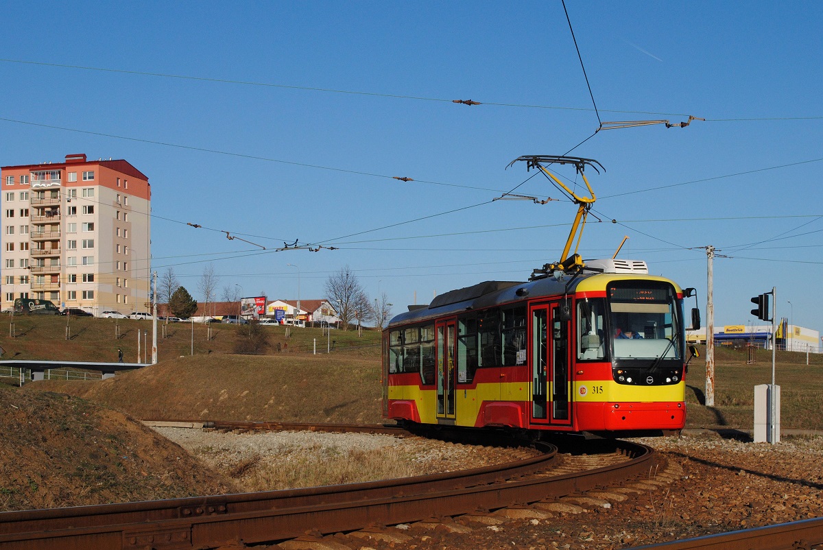 Tw.315 bei der Ausfahrt aus der Wendeschleife Velebudicka. (20.03.2019)