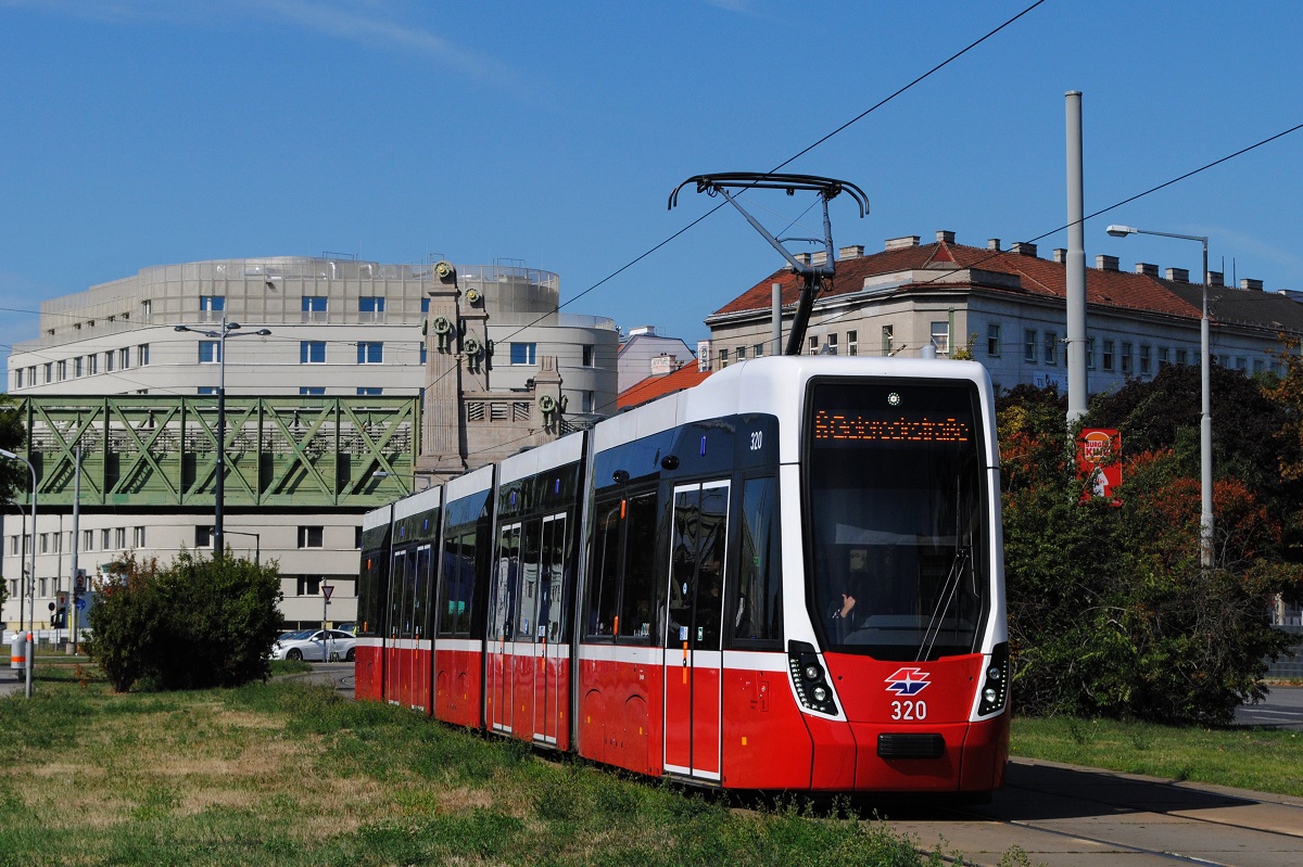 Tw.320 als Linie 6 zur Geiereckstraße kurz vor der Haltestelle Magarethengürtel. (03.09.2022)