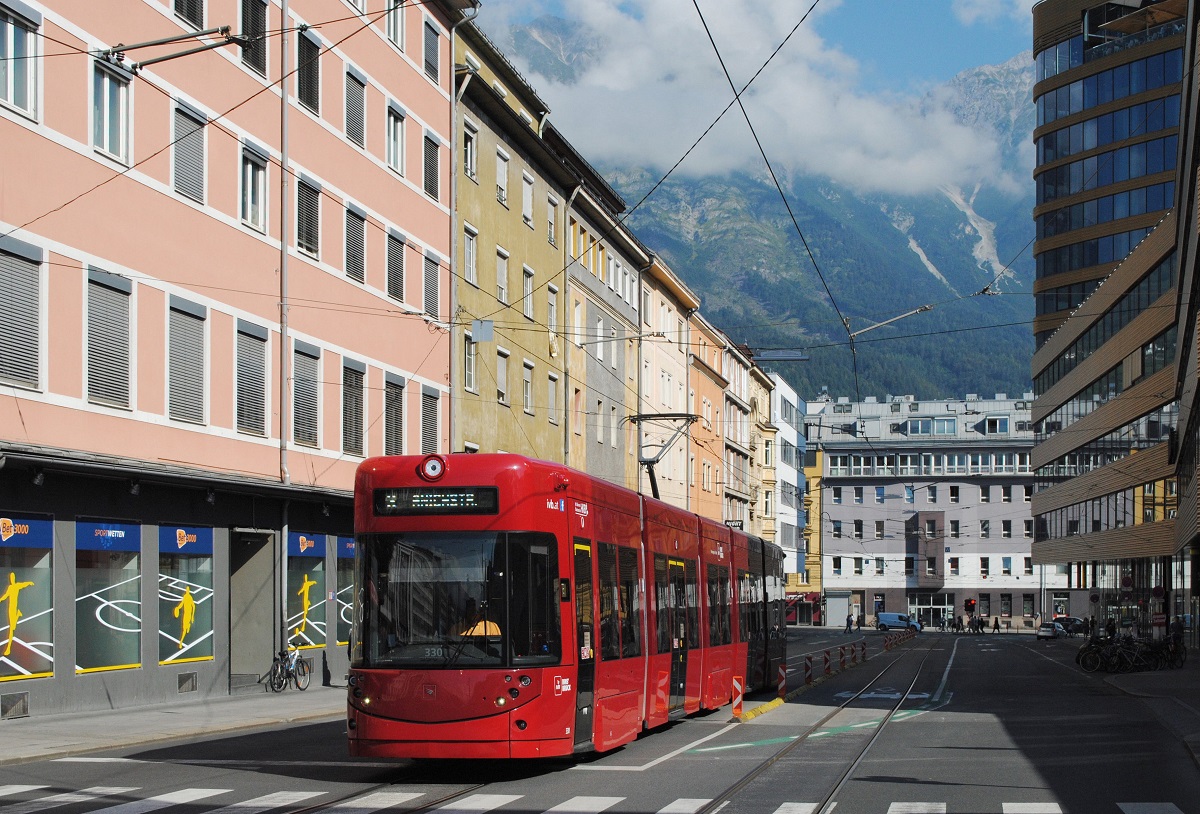 Tw.330 als Linie 3 in der Brixener Straße kurz vor dem Hauptbahnhof. (12.09.2020)
