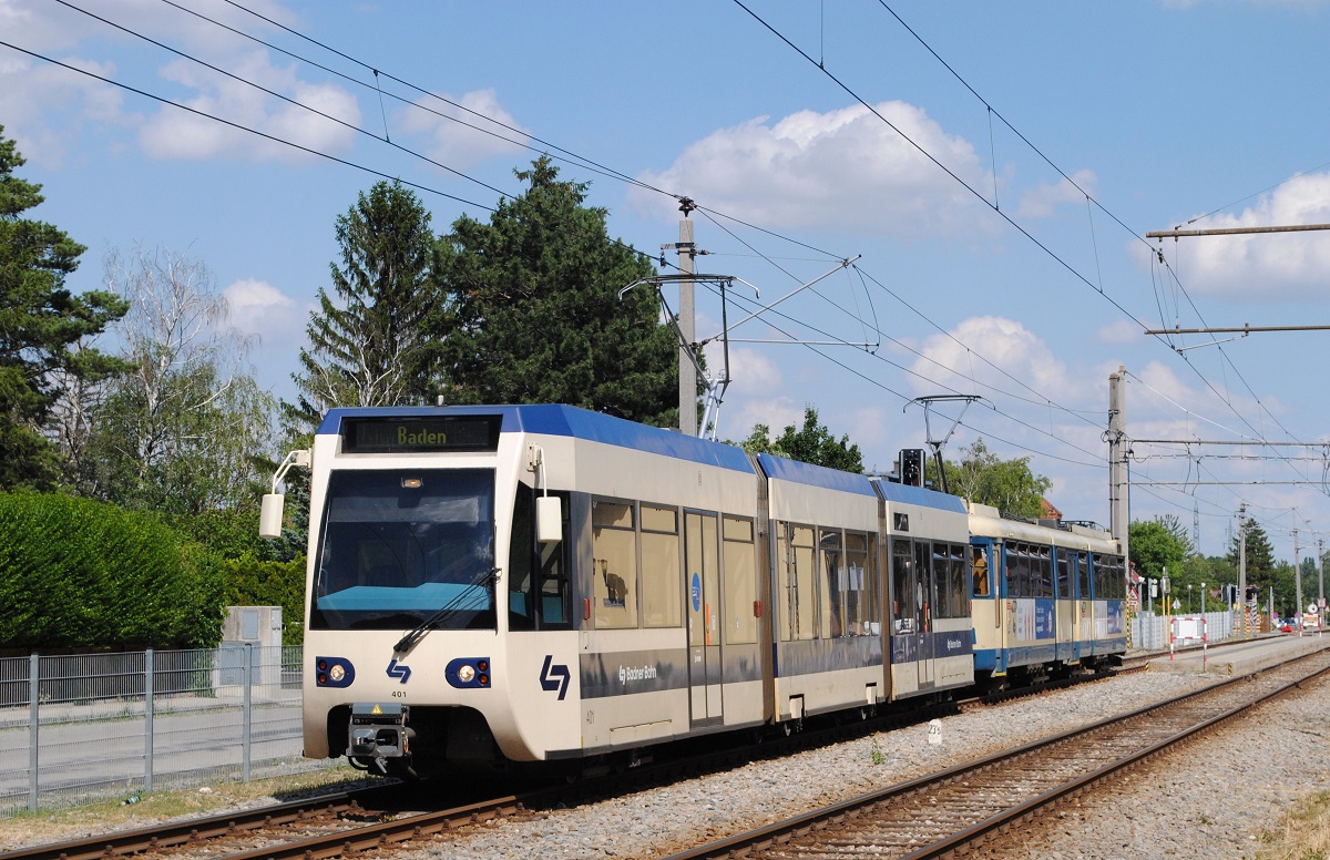 Tw.401 + 103 verlassen auf der Fahrt nach Baden die Haltestelle Tribuswinkel - Josefsthal. (03.07.2021)