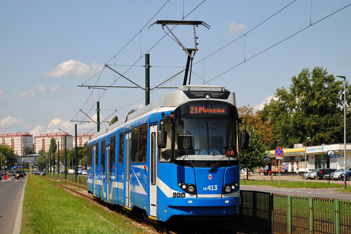 Tw.413 (ex. Wien E6 4907) als Linie 21 nach Pleszow in der al. Gen. Andersa. (20.08.2021)