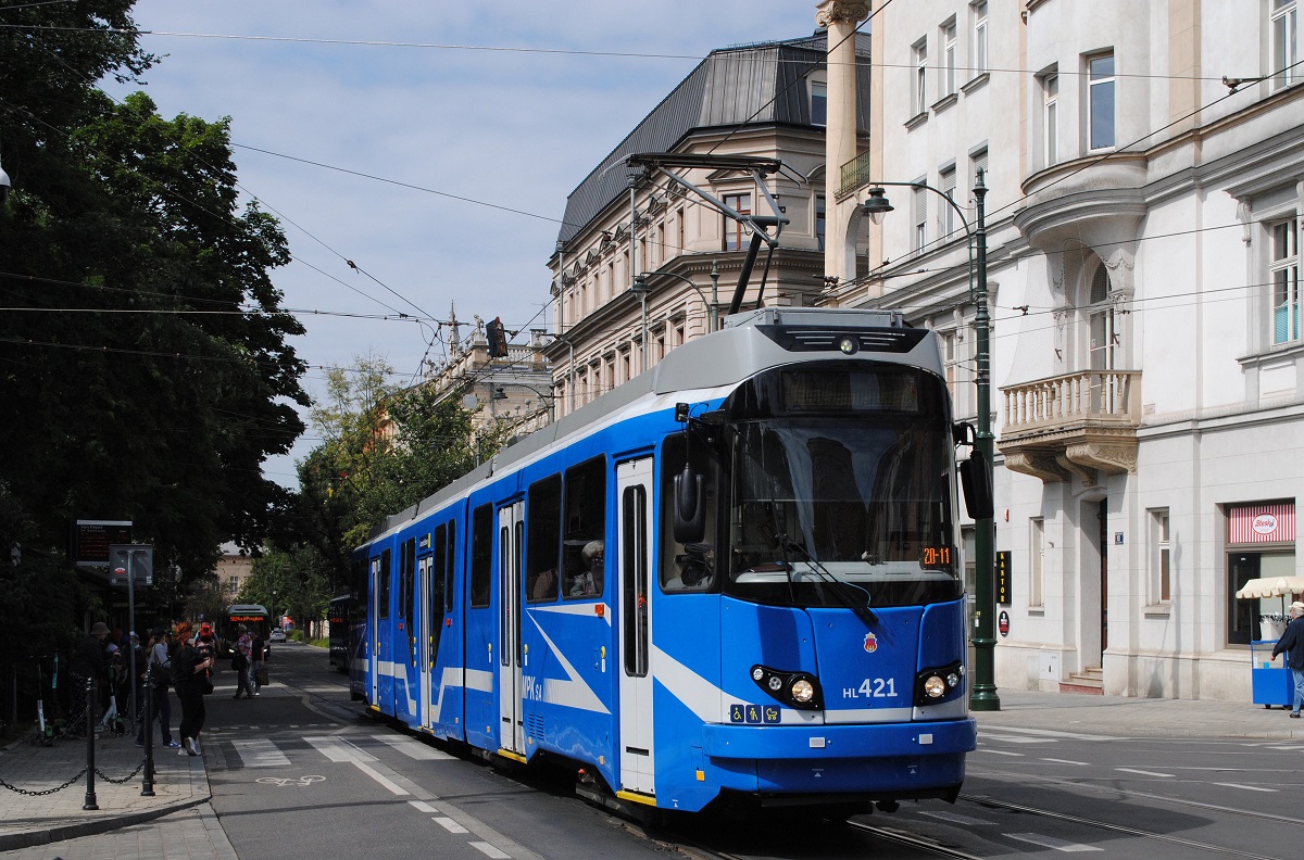 Tw.421, ex. Wien E6 4922, an der Kreuzung ul. Basztow/ ul. Druga. (20.08.2021)