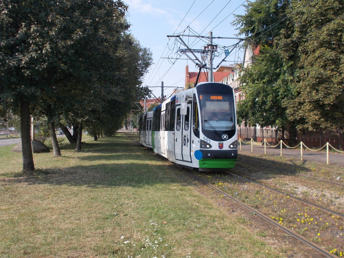 Tw501,am 16.August 2015,zwischen den Stationen Dworcowa und Wyszynskiego in Szczecin.