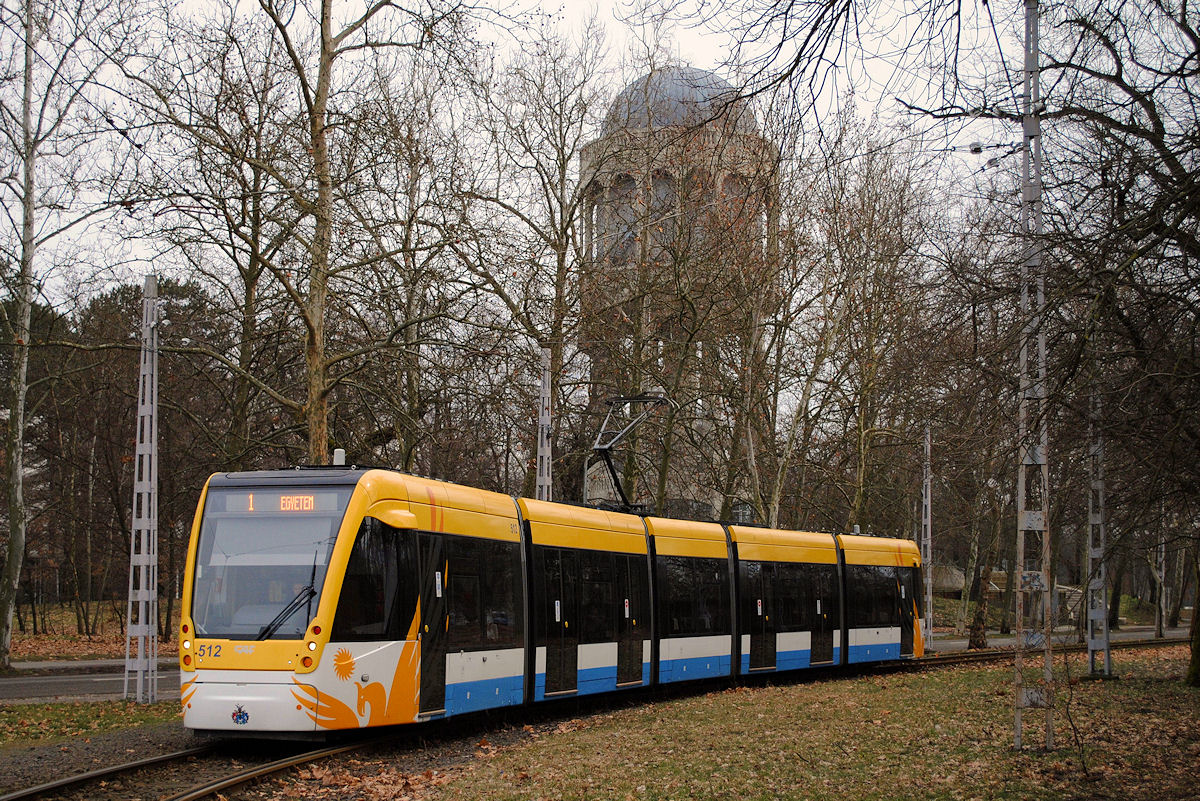 Tw.512 biegt von der Palladi ut in den Nagyerdei körut ein. (08.03.2018)