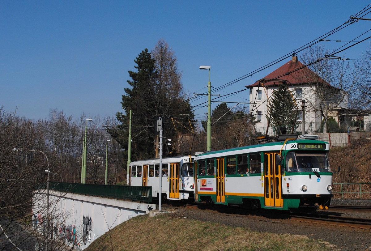 Tw.58 + 55 auf der Fahrt nach Jablonec kurz vor Nova Ruda. (22.03.2019)