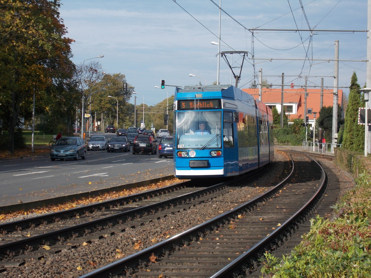 Tw687 unterwegs,am 19.Oktober 2014,in der Hamburger Straße in Rostock.