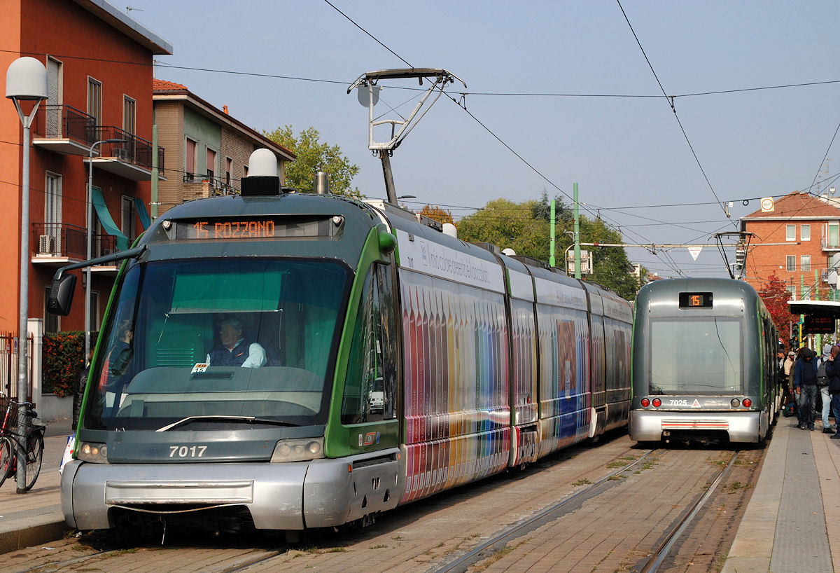 Tw.7017 und Tw.7025, Piazza Abbiategrasso. (28.10.2016)