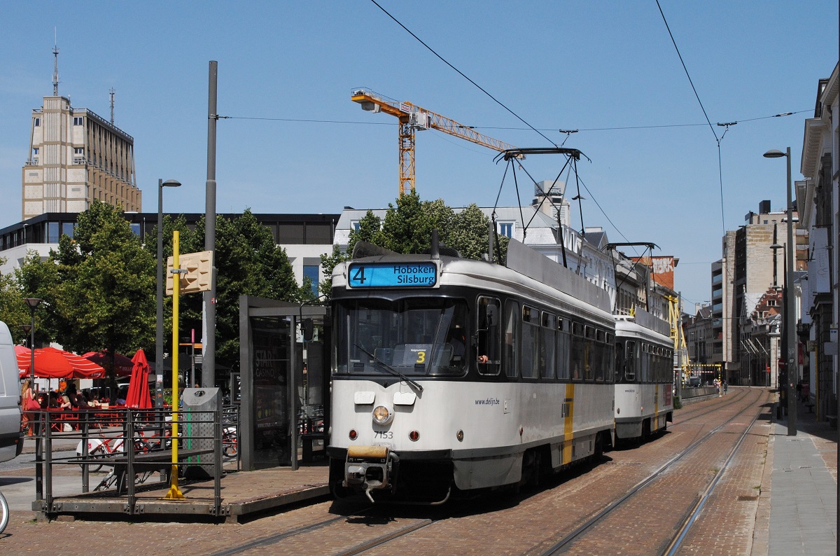 Tw.7153 + 7140 als Linie 4 am Mechelseplein. (17.06.2022)