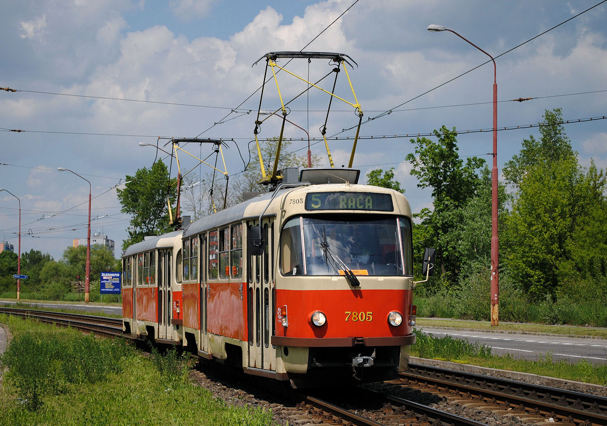 Tw.7805 + 7806 in der Ulica M. Schneidra Trnavskeho kurz vor der Haltestelle Horne Krcace. ( 07.05.2016 ) 