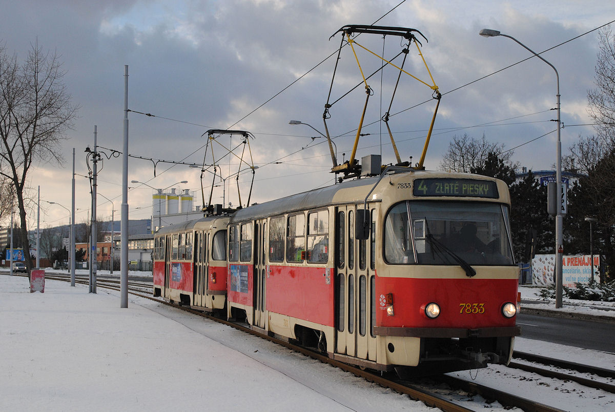 Tw.7833+7834 zwischen der Haltestelle Shopping Palace und der Endstelle Zlate Piesky.(31.12.2014)