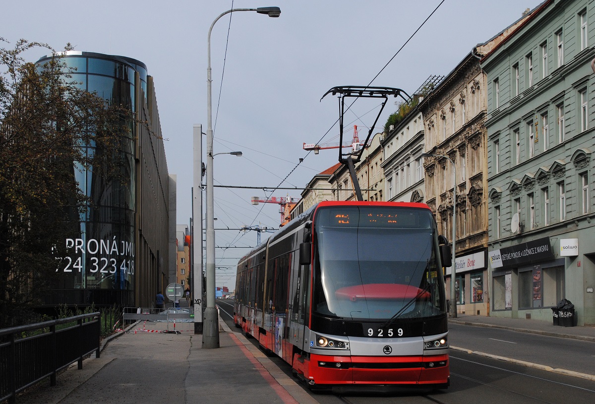 Tw.9259 in der Plzenska ul. kurz vor der Haltestelle Bertramka. (06.09.2022)