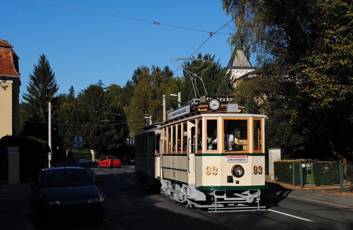 Tw.93 + Bw.111B des Tramwaymuseums in der Lechgasse auf der Fahrt zum Jakominiplatz. (12.10.2019)