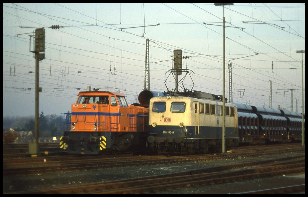 TWE V 156 hatte am 11.3.1995 die Aufgabe, einen Röhrenzug von Lengerich nach Bad Laer zu befördern. Den Zug hatte zuvor die DB 140100 nach Lengerich gebracht.