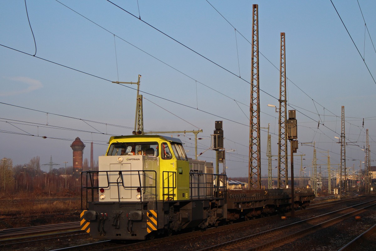 TWE V156 am 12.12.13 mit einem kurzen Güterzug in Duisburg-Bissingheim.