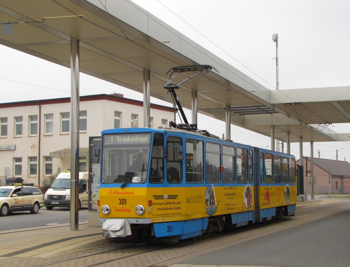 TWSB 301 als Linie 1 zum Krankenhaus, am 15.11.2013 am Bahnhof Gotha.
