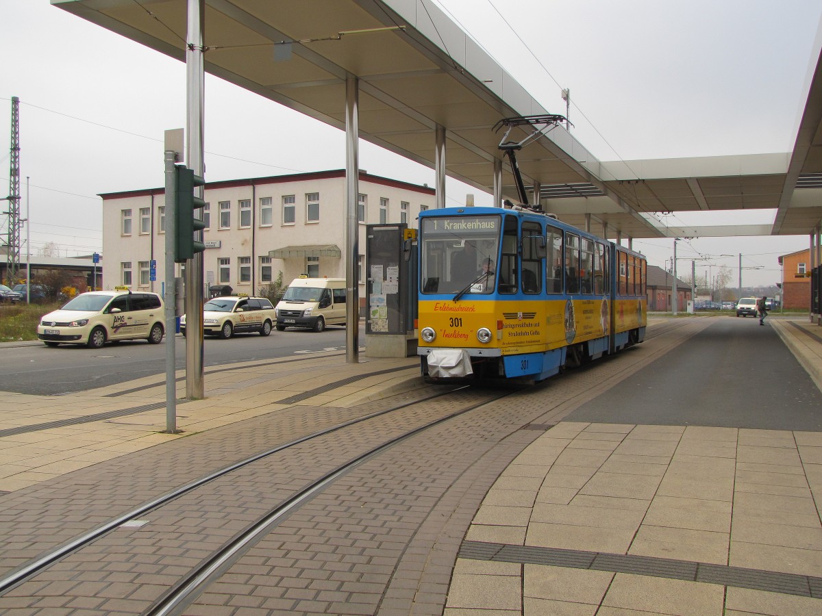 TWSB 301 als Linie 1 zum Krankenhaus, am 15.11.2013 am Bahnhof Gotha.