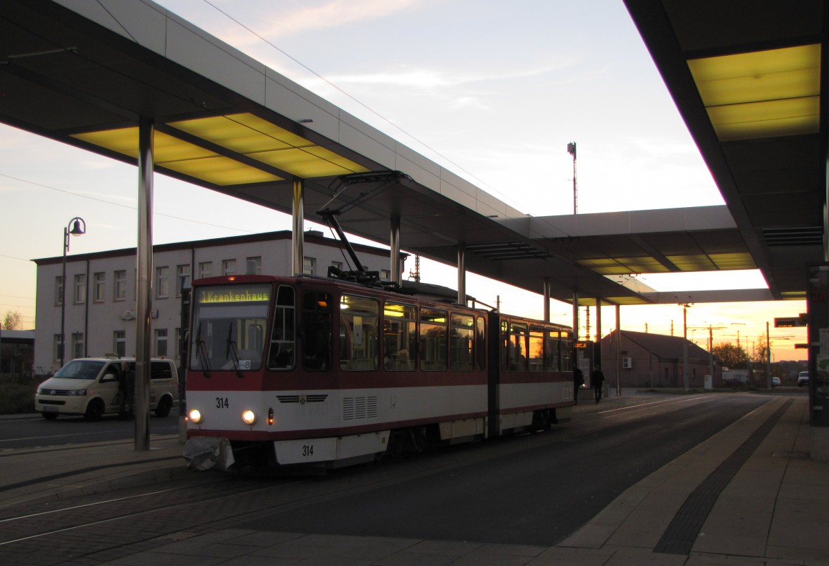 TWSB 314 als Linie 1 zum Krankenhaus, am 01.11.2014 am Bahnhof Gotha.