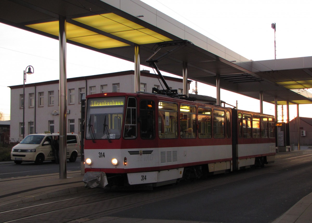 TWSB 314 als Linie 1 zum Krankenhaus, am 01.11.2014 am Bahnhof Gotha.
