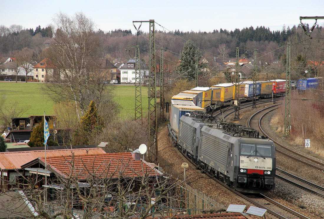 TX Logistik 189 935 + 189 936 wurden auf ihrem Weg in Richtung Österreich am 26. Februar 2017 in Rosenheim fotografiert.