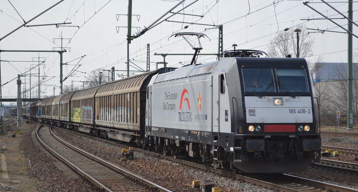 TX Logistik AG, Bad Honnef [D] mit  185 408-2  [NVR-Nummer: 91 80 6185 408-2 D-DISPO] und Ganzzug Schiebewandwagen Richtung Norden am 10.03.21 Durchfahrt Bf. Flughafen BER Terminal 5.  