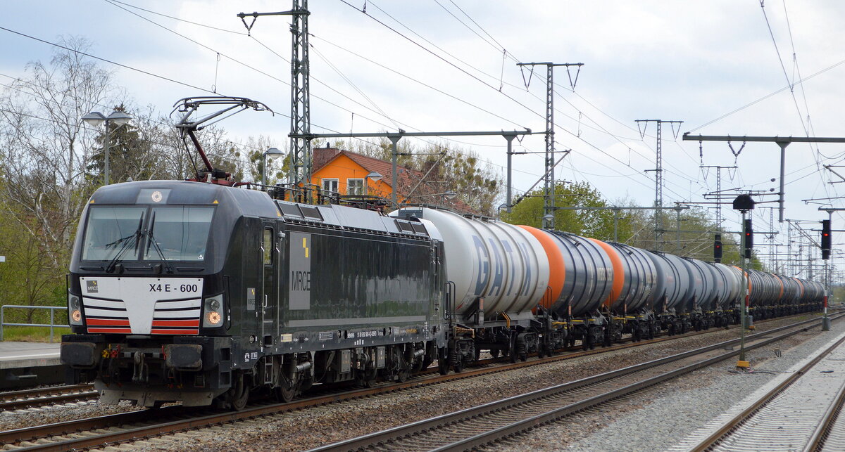 TX Logistik AG, Troisdorf [D] mit der MRCE Vectron   X4 E - 600  [NVR-Nummer: 91 80 6193 600-4 D-DISPO] und Kesselwagenzug am 06.05.21 Durchfahrt Bf. Golm (Potsdam).