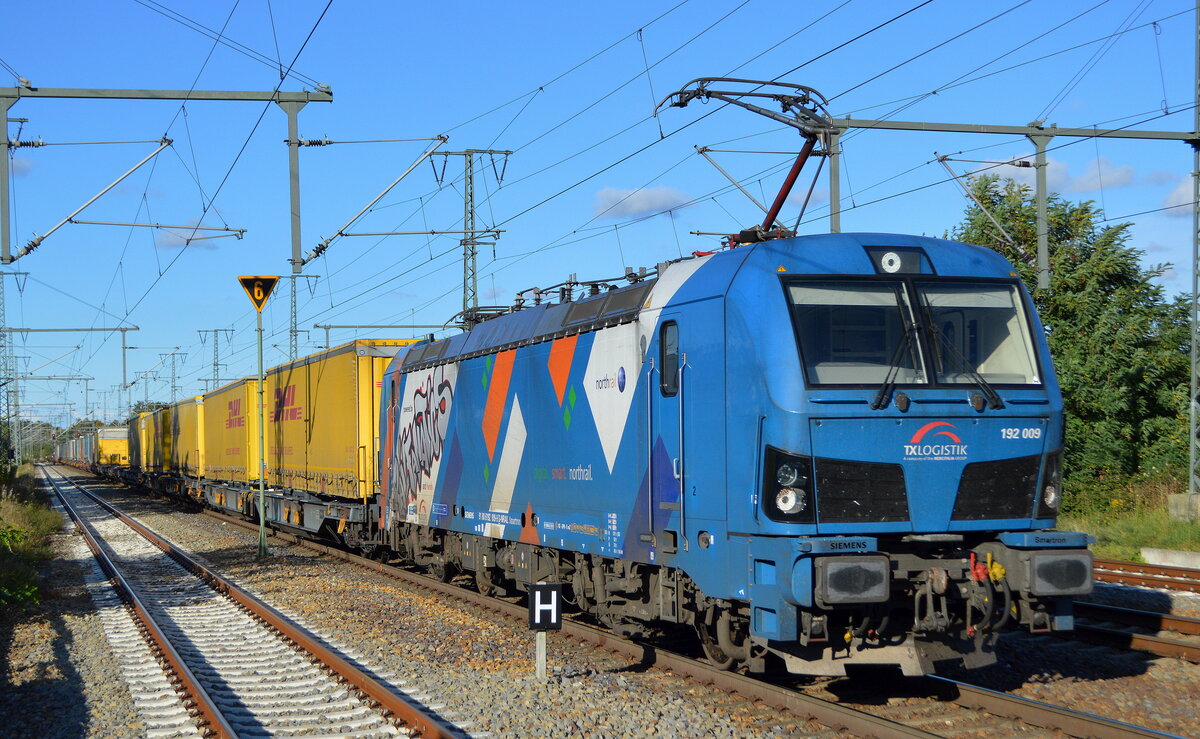 TX Logistik AG, Troisdorf [D] mit  192 009  [NVR-Nummer: 91 80 6192 009-9 D-NRAIL] und KLV-Zug am 13.10.21 Durchfahrt Bf. Golm (Potsdam) abgelichtet vom Bahnsteiganfang.
