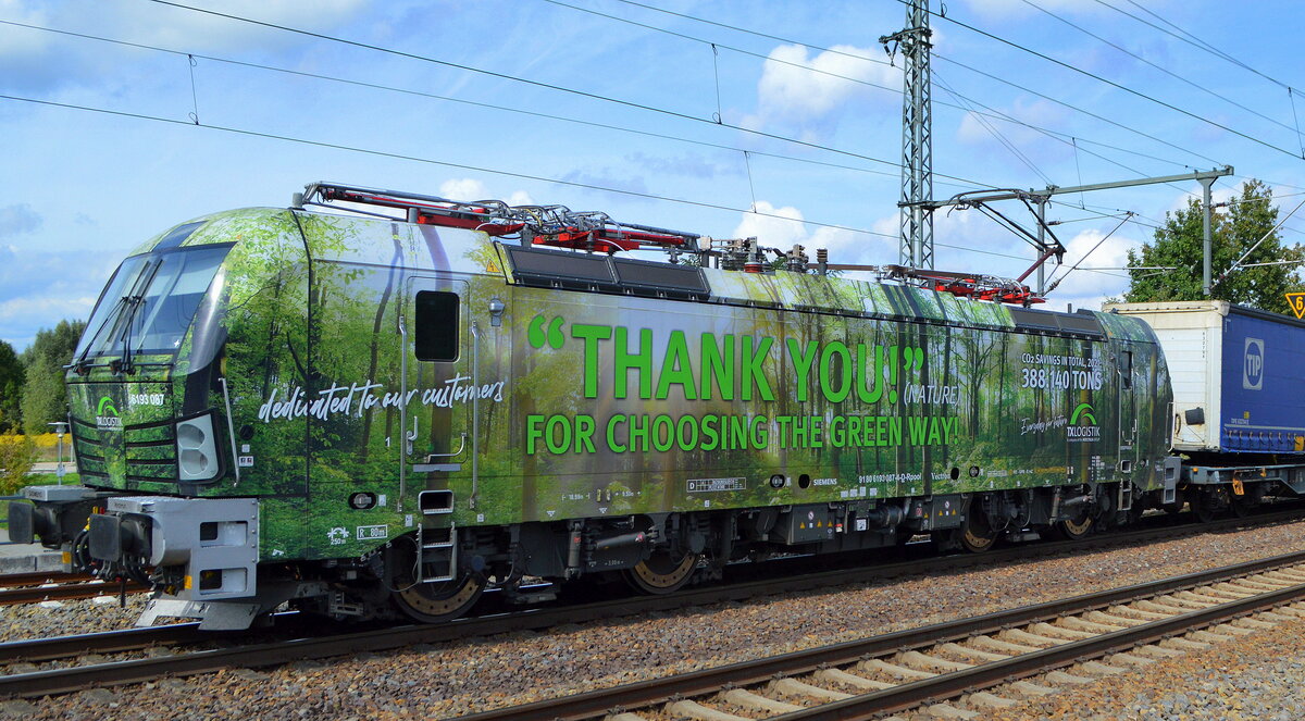 TX Logistik AG, Troisdorf [D] mit ihrer wunderschön neu folierten  6193 087  [NVR-Nummer: 91 80 6193 087-4 D-RPOOL] und einem KLV-Zug aus Rostock-Seehafen am 12.09.22 Durchfahrt Bahnhof Golm.