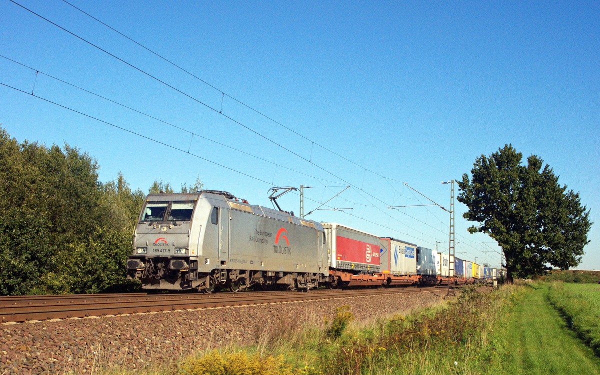 TX Logistik Austria 185 417 zieht einen KLV-Zug am 01.10.15 durch Marl (NI) in Richtung Osnabrück.