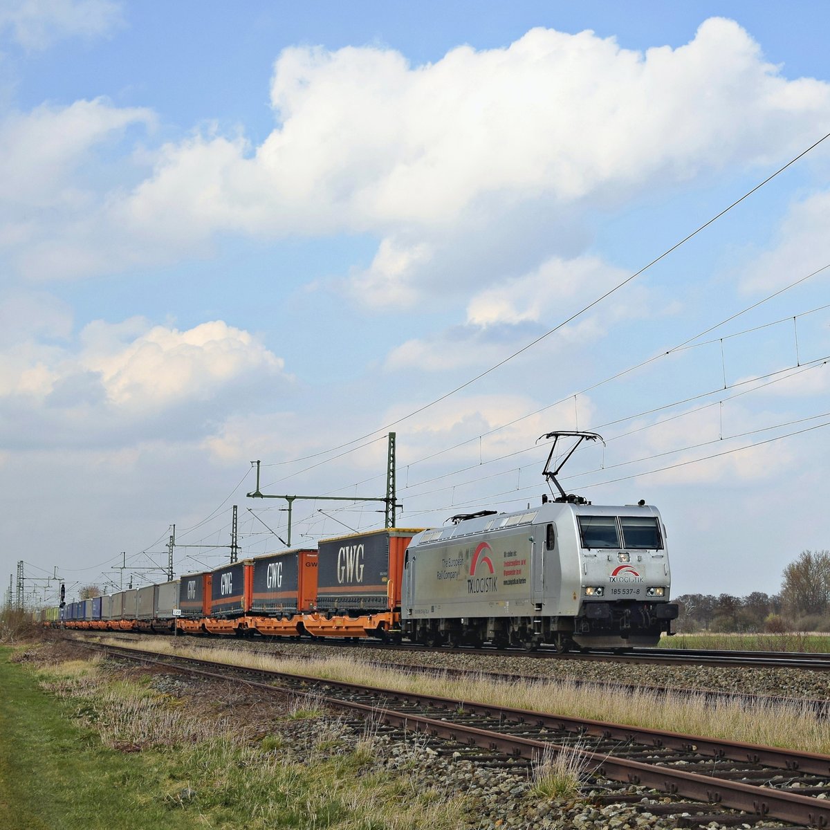 TX Logistik Austria 185 537 mit KLV-Zug Eskilstuna/Malmö - Kaldenkirchen (Diepholz, 26.03.2021).