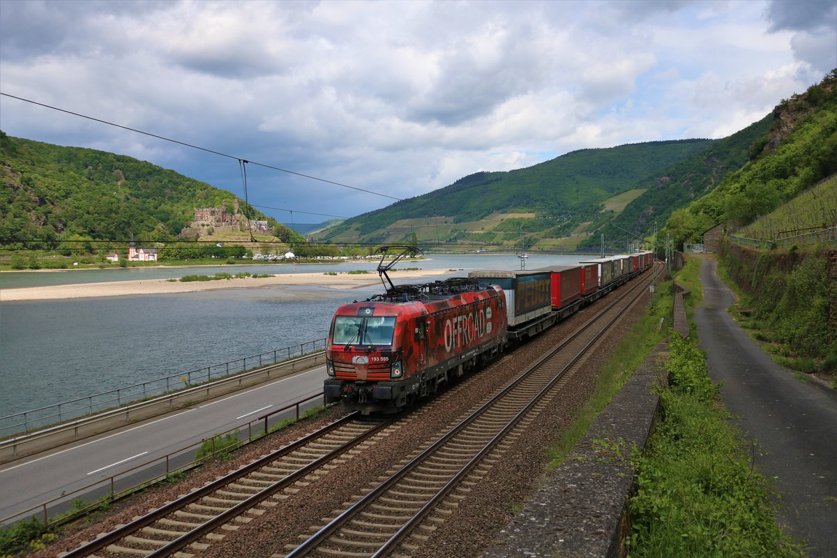 TX Logistik Siemens Vectron 193 555-0 mit KLV am 02.05.20 bei Assmannshausen am Rhein 