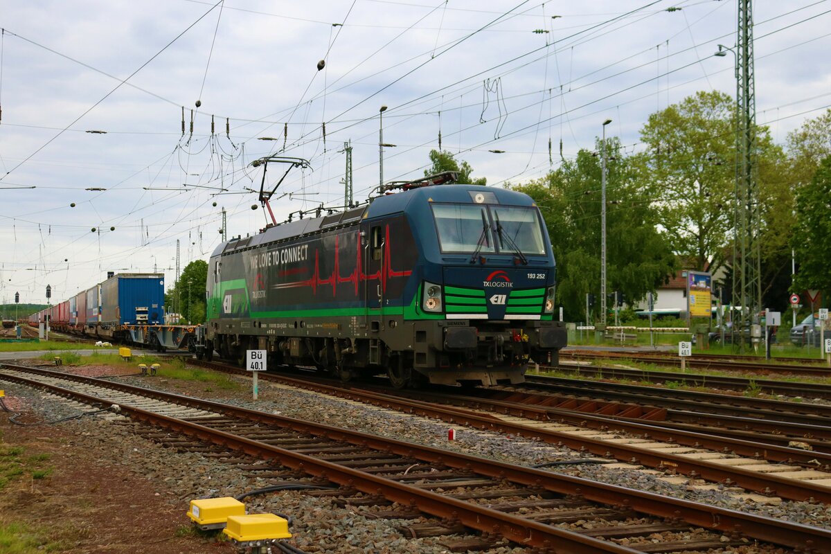 TX Logistik Siemens Vectron 193 252-4 mit KLV Zug in Darmstadt-Kranichstein am 19.05.23