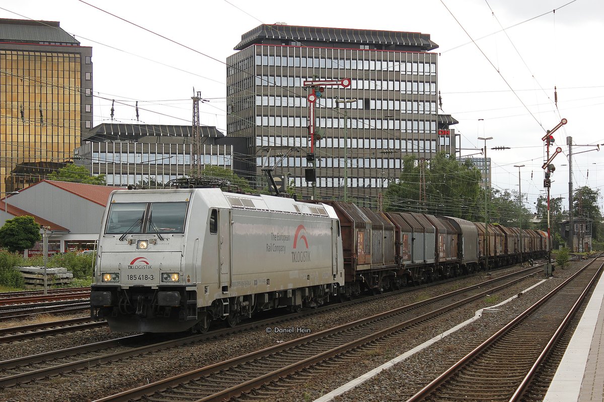 TXL 185 418-3 mit Stahlzug in D�sseldorf Rath, Juni 2016.