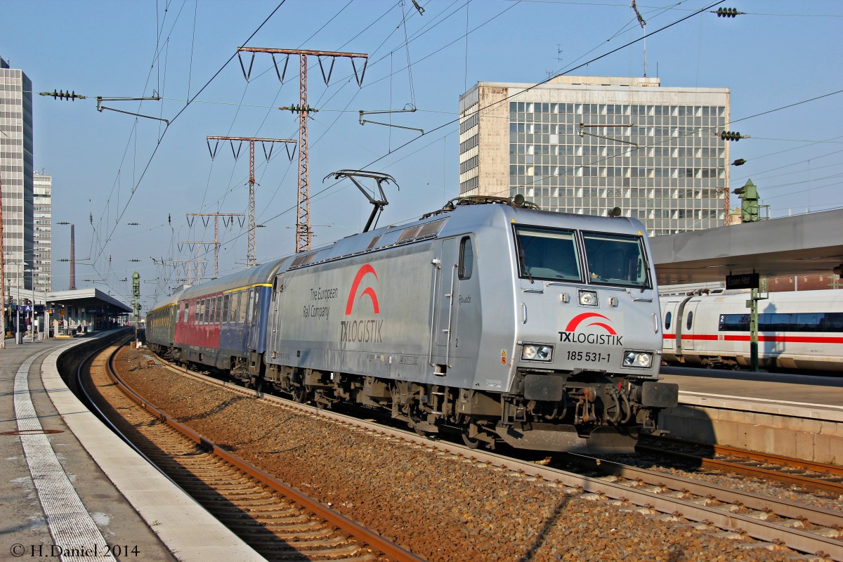 TXL 185 531-1 mit AKE-Rheingold in Essen Hbf, M�rz 2014.