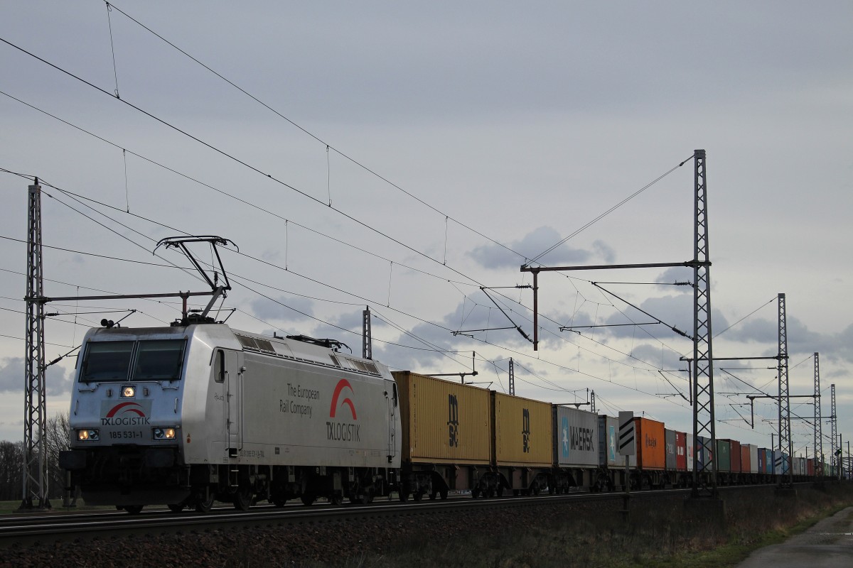 TXL 185 531 am 15.2.14 mit einem Containerzug in Dedensen-Gümmer.