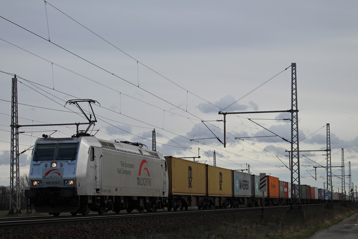 TXL 185 531 am 15.2.14 mit einem Containerzug in Dedensen-Gümmer.