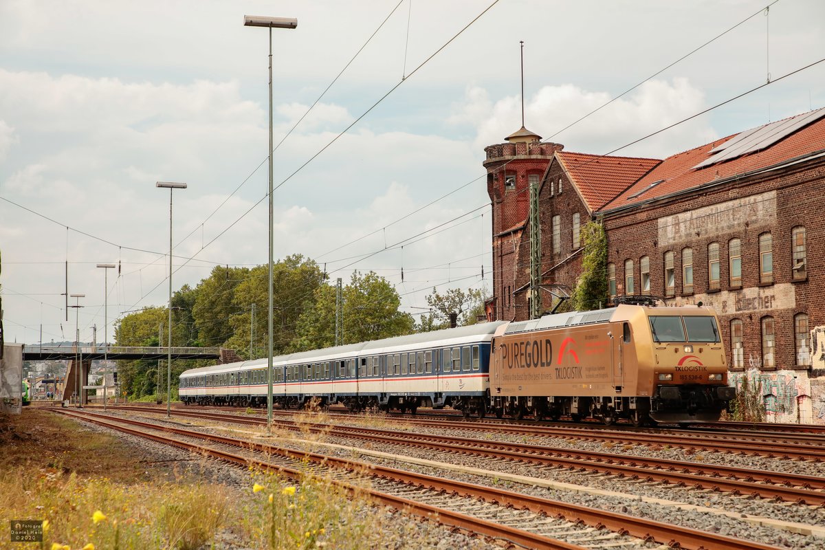 TXL 185 538-6  Pure Gold  mit NX-Ersatzzug RB48 in Wuppertal Unterbarmen, am 17.08.2020.