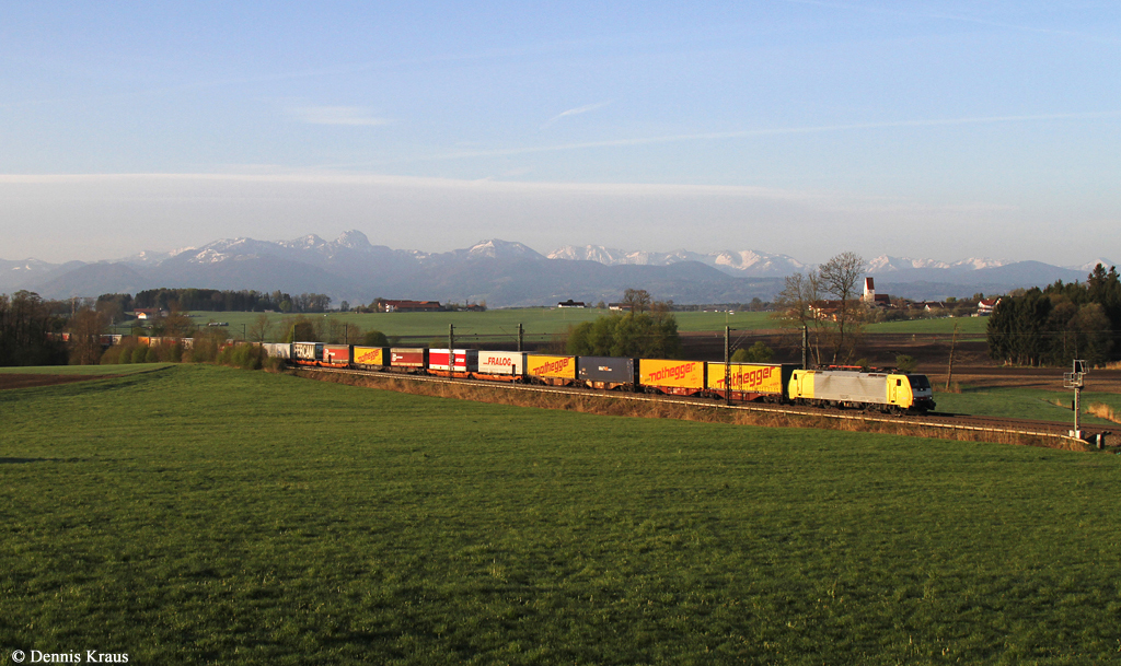 TXL 189 989 mit KLV Zug am 21.04.2015 bei Haus.

