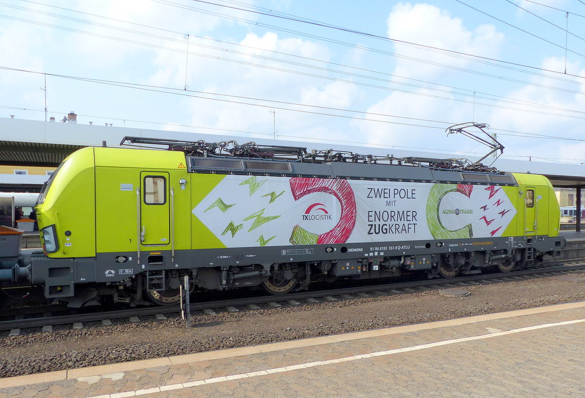 TXL 193 551  Zwei Pole mit enormer Zugkraft  mit einem KLV Richtung Bebra, am 13.04.2019 in Fulda.