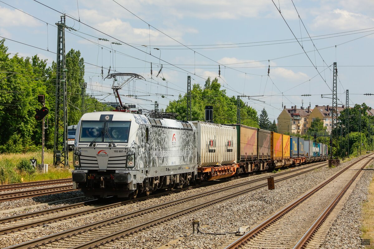 TXL 193 997-4  Pferdelok  mit KLV in München Heimeranplatz, Juni 2023.