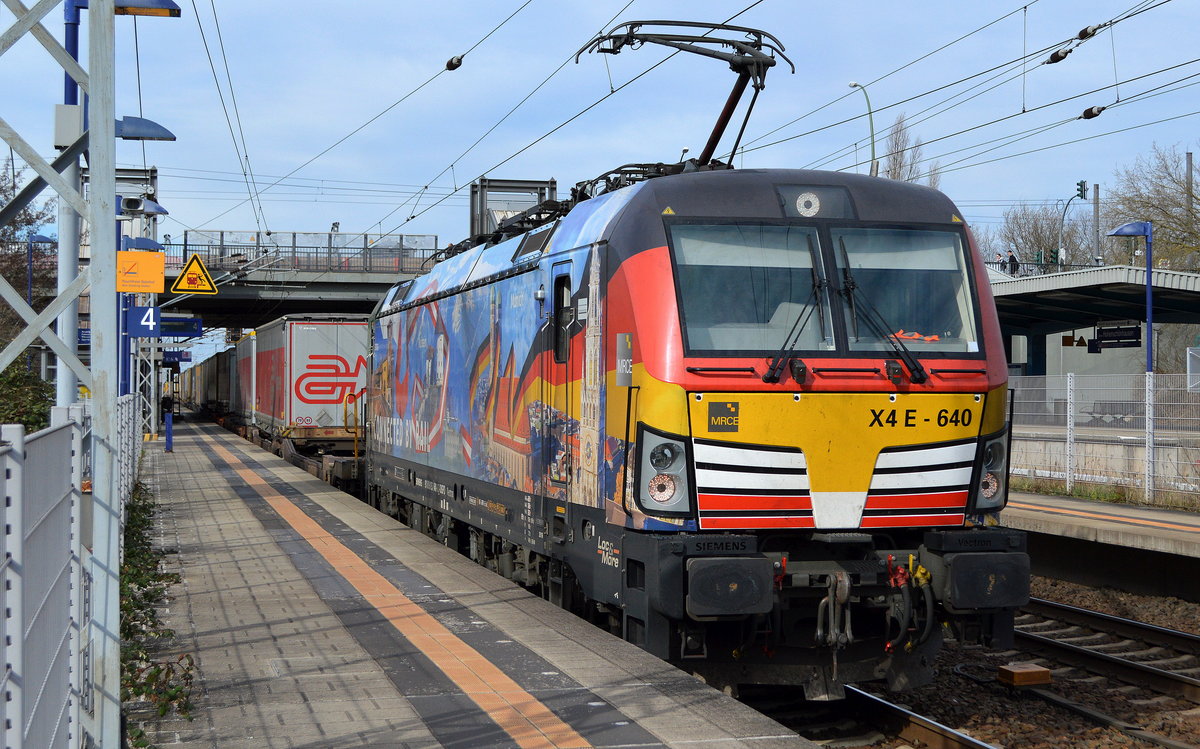 TXL mit der MRCE Vectron X4 E - 640 (NVR-Number: 91 80 6193 640-0 D-DISPO]   CONNECTED BY RAIL  und KLV-Zug ab Rostock am 07.03.19 Bf. Berlin-Hohenschönhausen. 