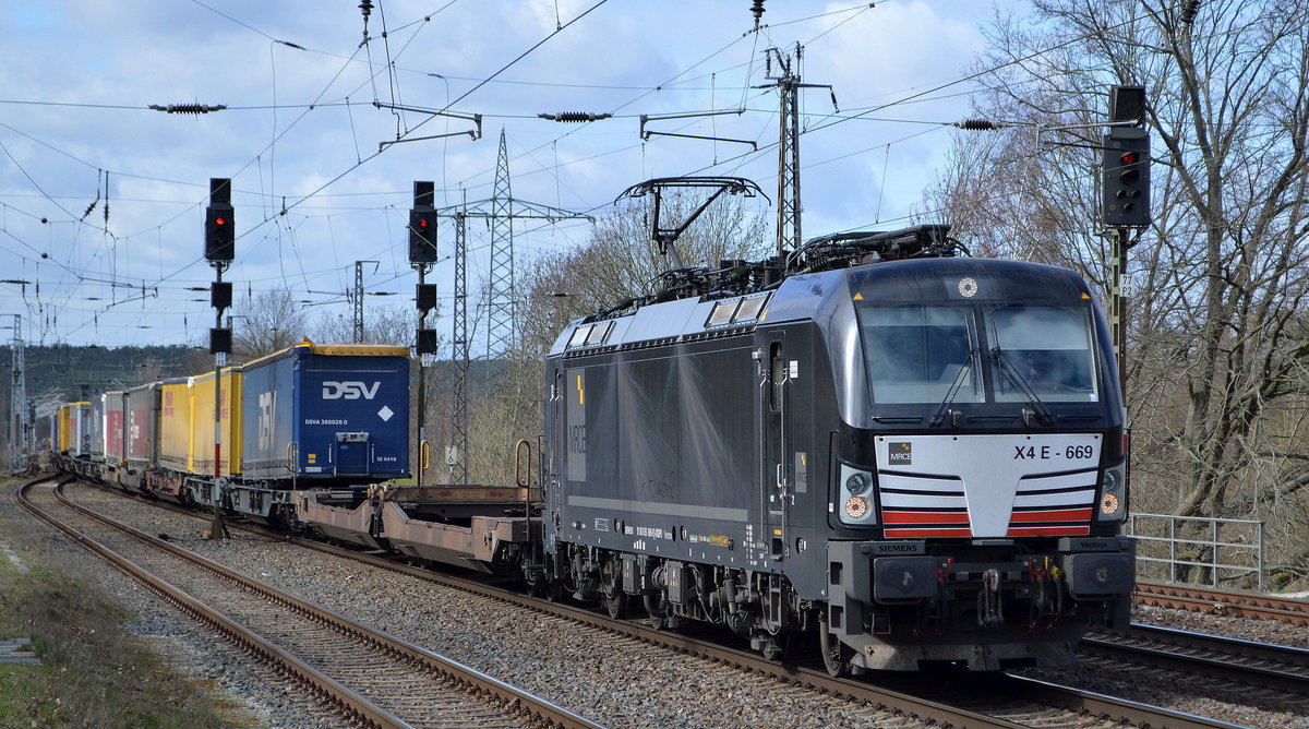 TXL - TX Logistik AG, Troisdorf [D] mit der MRCE Vectron   X4 E - 669  [NVR-Nummer: 91 80 6193 669-9 D-DISPO]und Taschenwagenzug am 11.03.20 Bf. Saarmund.