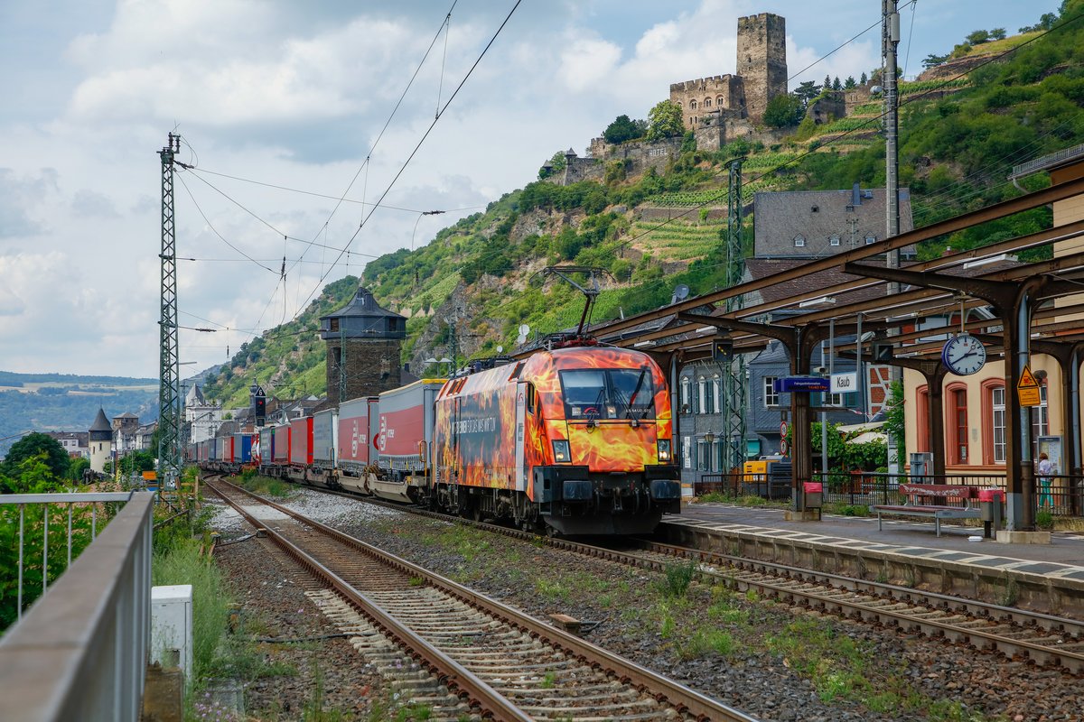 TXL/MRCE 182 572  Wir brennen f�r was wir tun  mit KLV in Kaub, Juni 2019.
