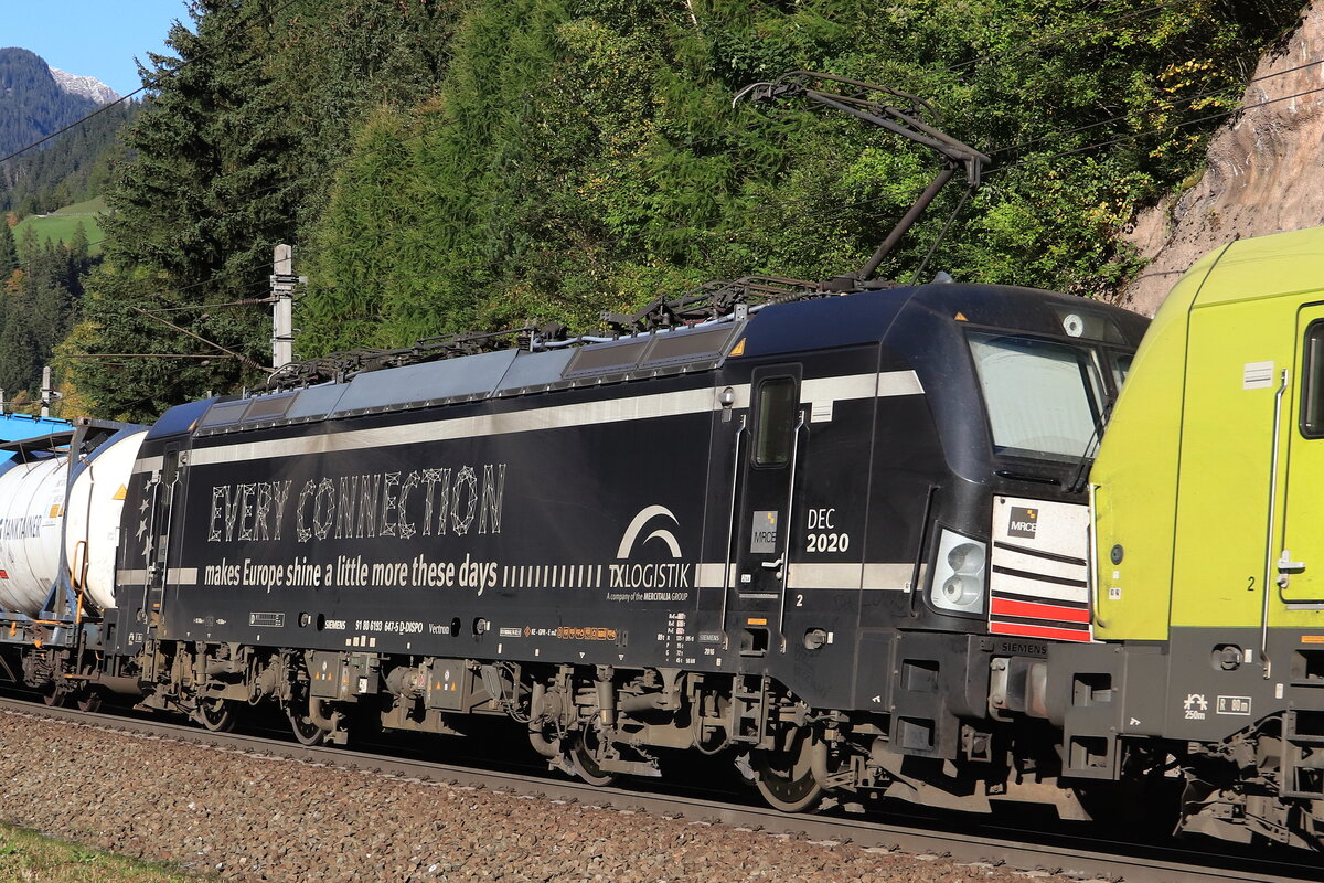 TXLogistik/MRCE 193 647-5  Every Connection  als zweite Lok des schweren KLV Zuges Richtung Italien. Aufgenommen bei Gries am Brenner am 09.10.2021
