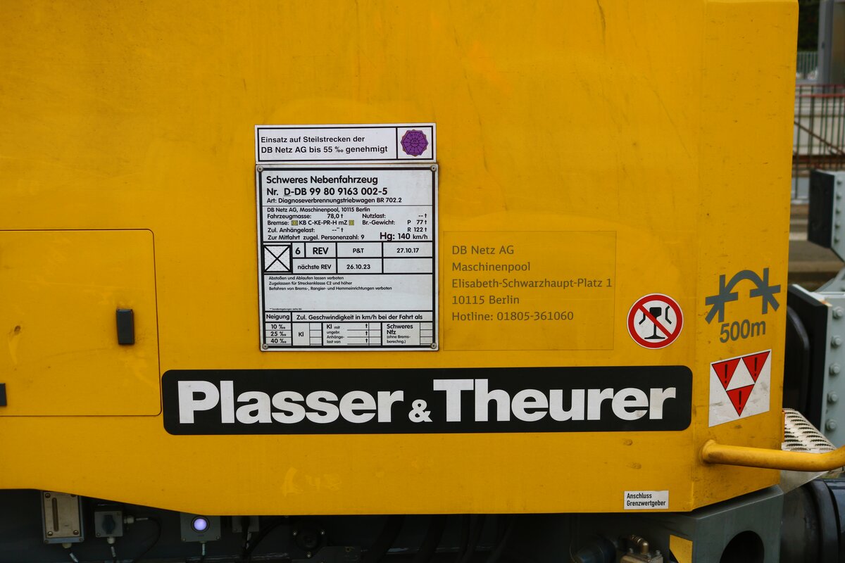 Typenschild an DB Netz Instandhaltung 702 202 am 28.01.23 in Hanau Südseite abgestellt