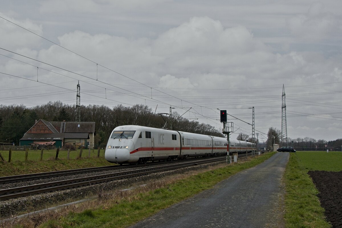 Tz 231  Brandenburg an der Havel  als ICE 847, wegen einer Bü-Störung in Do.-Kurl umgeleitet über die Hamm-Osterfelder Bahn, in Hamm-Lerche (12.03.2023) 