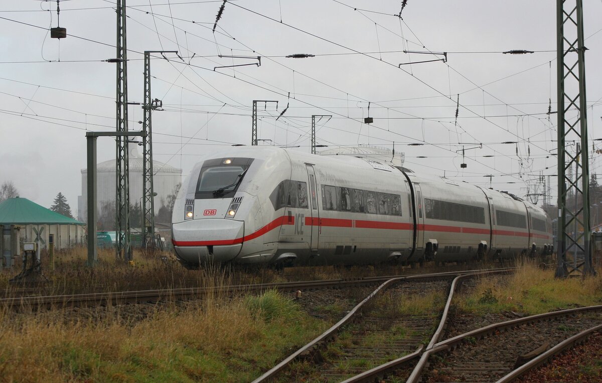 Tz 9207 / 812 207 | ICE 2943 als Ersatzzug für ICE 1043 | Anklam | November 2022 | ich stehe neben dem Gleis am Anschluss Binnenhafen